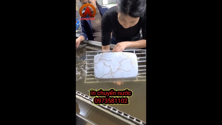 Hot girl rảnh lại lôi đồ ra sơn nhúng test mẫu in chuyển nước, Hà Nội, Việt Nam
